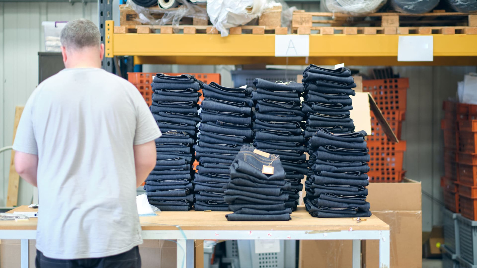 Logistik in der Bekleidungsbranche: Effiziente Lösungen und Herausforderungen