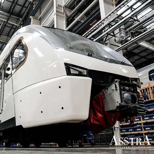 Wir transportieren einen eisenbahnwaggon mit dem auto