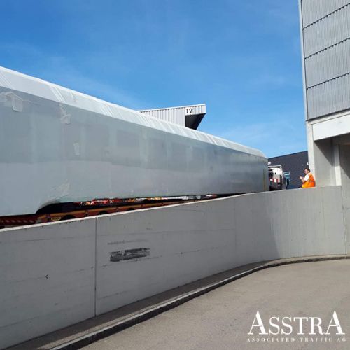 Beförderung eines 26 Meter langen Waggons 