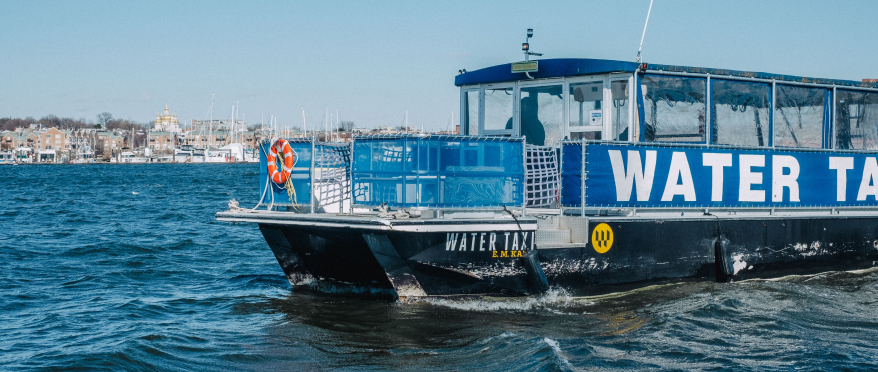 AsstrA testet Wassertaxi für Containertransport in Duisburg