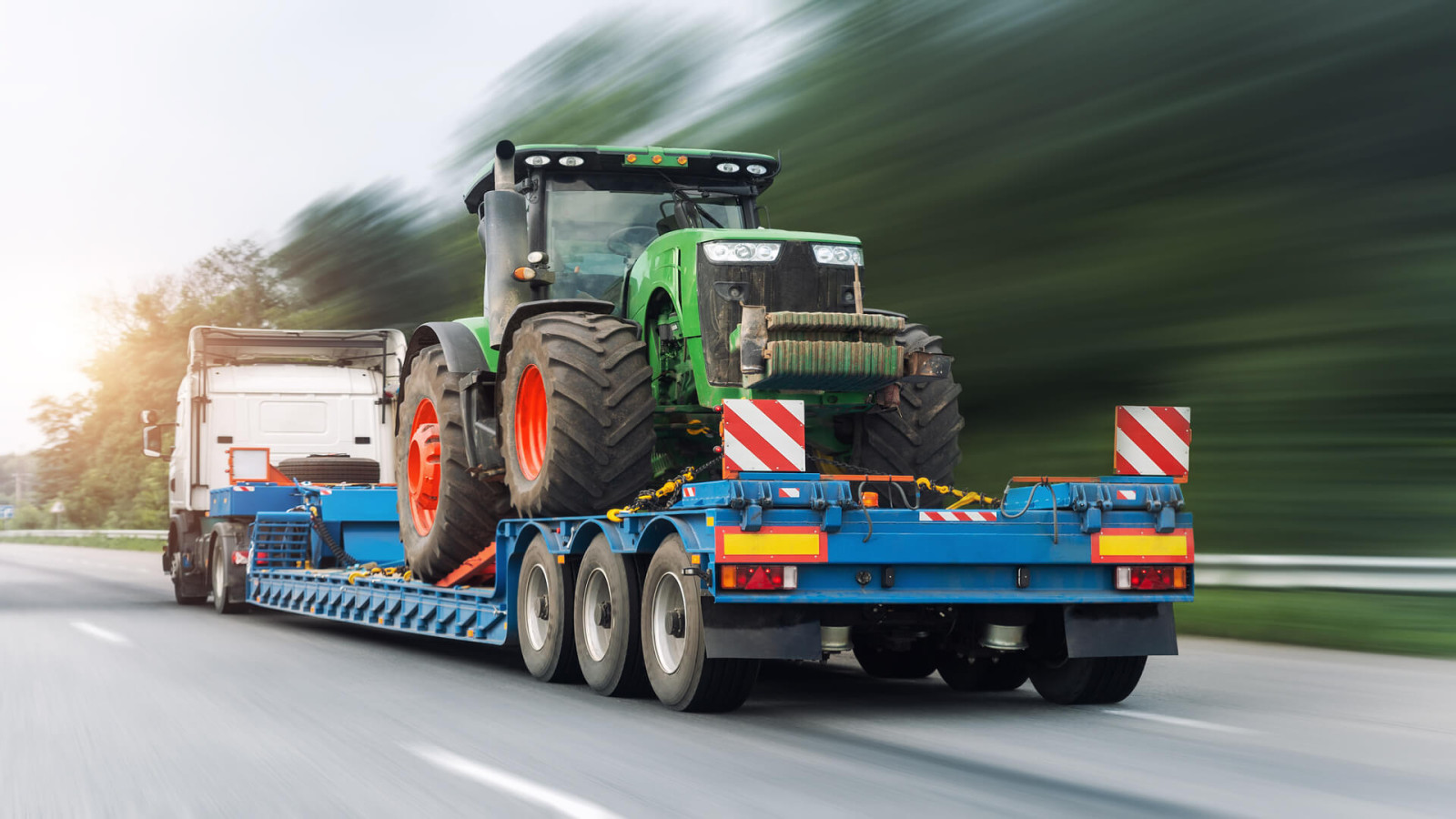 Transport landwirtschaftlicher Maschinen: Best Practices und Tipps